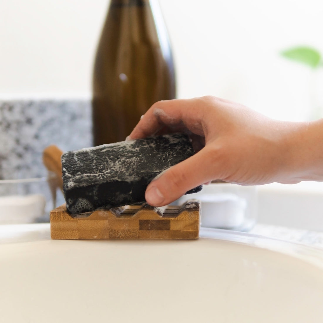 Esponjabón Charcoal Best for Purifying The Smelly Gentleman Company